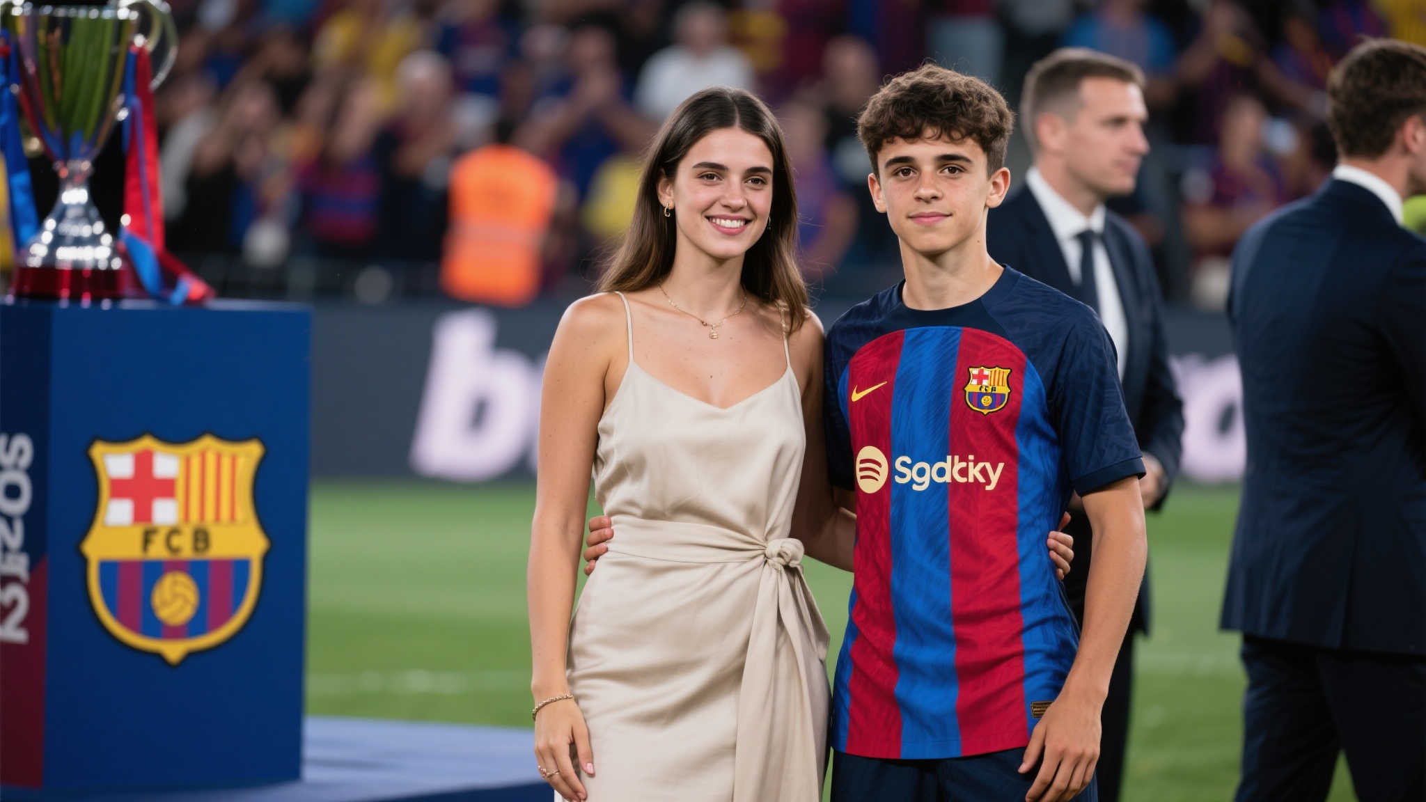 巴萨庆典亮点：加维22岁女友吸睛，姐姐牵线女大学生